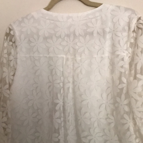 White flowered lace blouse - Picture 6 of 6